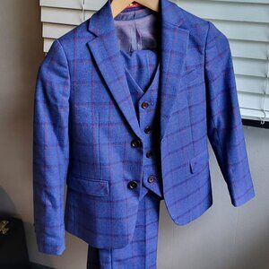Boy dressing Suit size 9